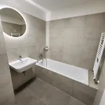 Ba With Free Garage Parking And Garden Apartment