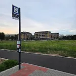 Ba With Free Garage Parking And Garden Apartment