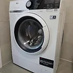 Ba With Free Garage Parking And Garden