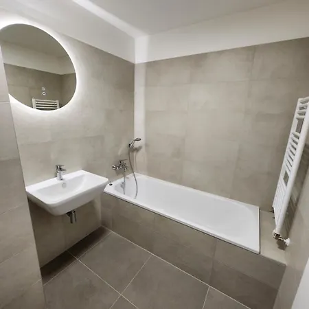 Ba With Free Garage Parking And Garden Διαμέρισμα