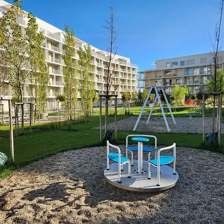 Apartment Ba With Free Garage Parking, Huge Outside Area *