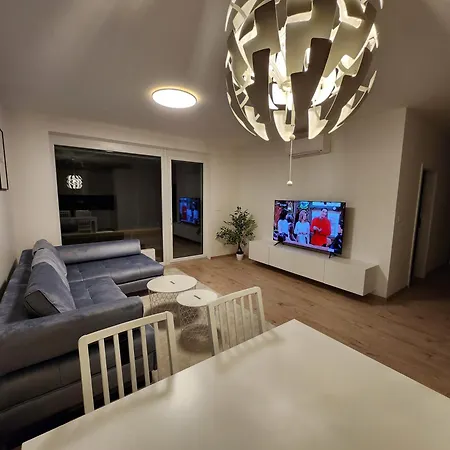 דירה Ba With Free Garage Parking And Garden *