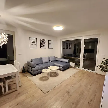Ba With Free Garage Parking, Huge Outside Area Apartmán *