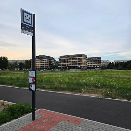 Ba With Free Garage Parking And Garden Διαμέρισμα