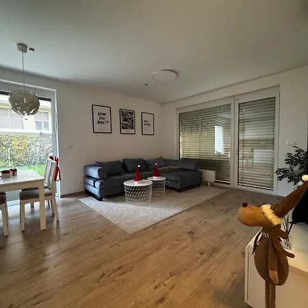 Ba With Free Garage Parking And Garden Διαμέρισμα *