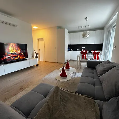 Ba With Free Garage Parking And Garden