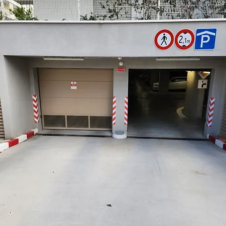 Appartement Ba With Free Garage Parking And Garden