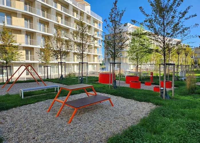 Ba With Free Garage Parking And Garden Bratislava